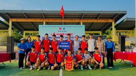 ĐOÀN TRƯỜNG THPT YÊN DŨNG SỐ 2 THAM DỰ LỄ KHAI MẠC GIẢI BÓNG ĐÁ NAM HỌC SINH HUYỆN YÊN DŨNG NĂM HỌC 2024 – 2025.